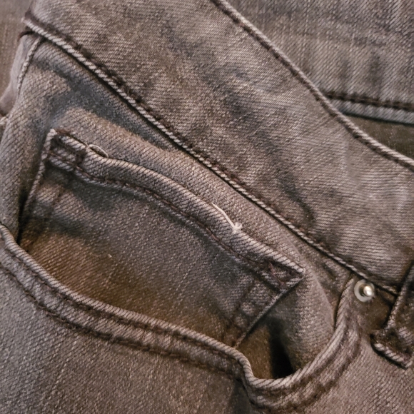 🙀Black jean capris - Picture 3 of 4